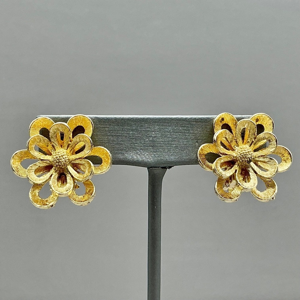 Vintage‎ Earrings Women Gold Tone Textured Layered Flower Clip On 1.25 Inch